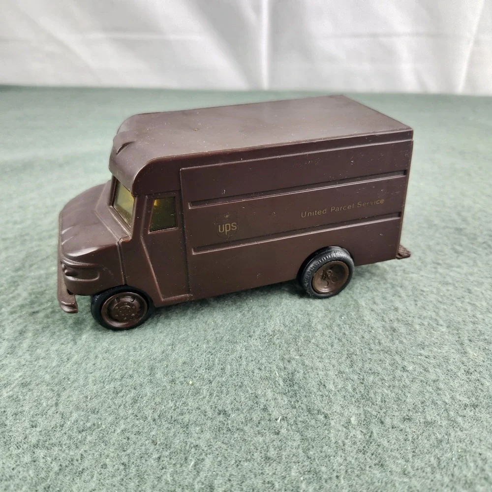 Vintage 1977 UPS Truck, Plastic, Made In‎ China, Worldwide Delivery Service